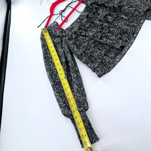 ASTR the Label Elva Flora Long Sleeve Top/Black Floral size XS - Picture 10 of 13